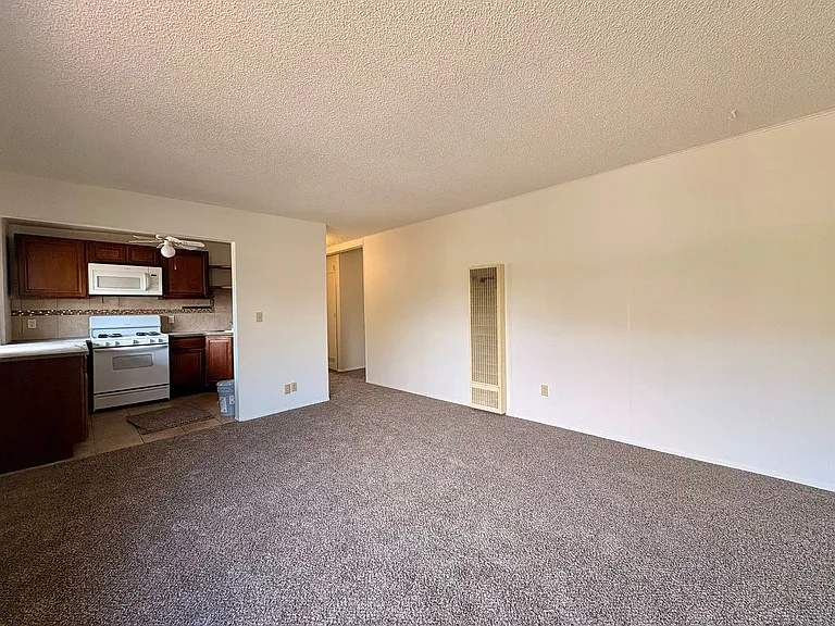 390 Cedar St #19 — Photo 4