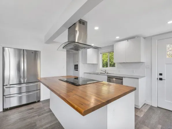 310 Mount Benson St, Nanaimo, BC V9S 1B6