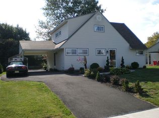 185 Red Cedar Dr, Levittown, PA 19055