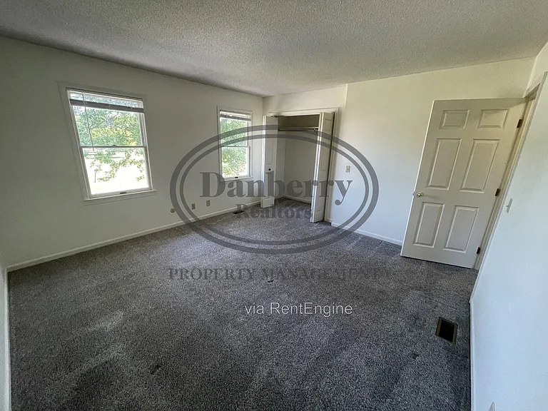 328 Olive St — Photo 4