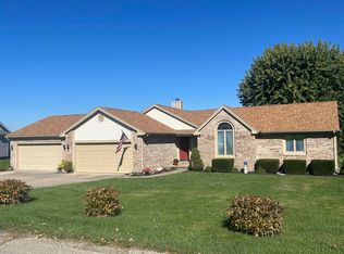 1956 E Woodside Village Dr, Connersville, IN 47331