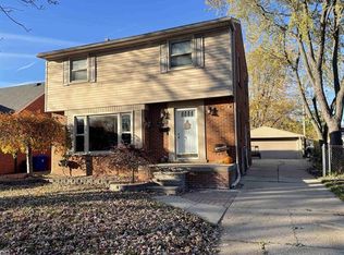 18335 Spring Ct N, Fraser, MI 48026