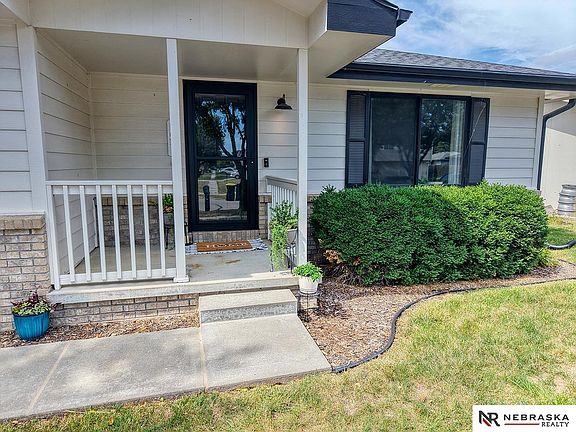 2nd image of 1541 SW Lacey Ln