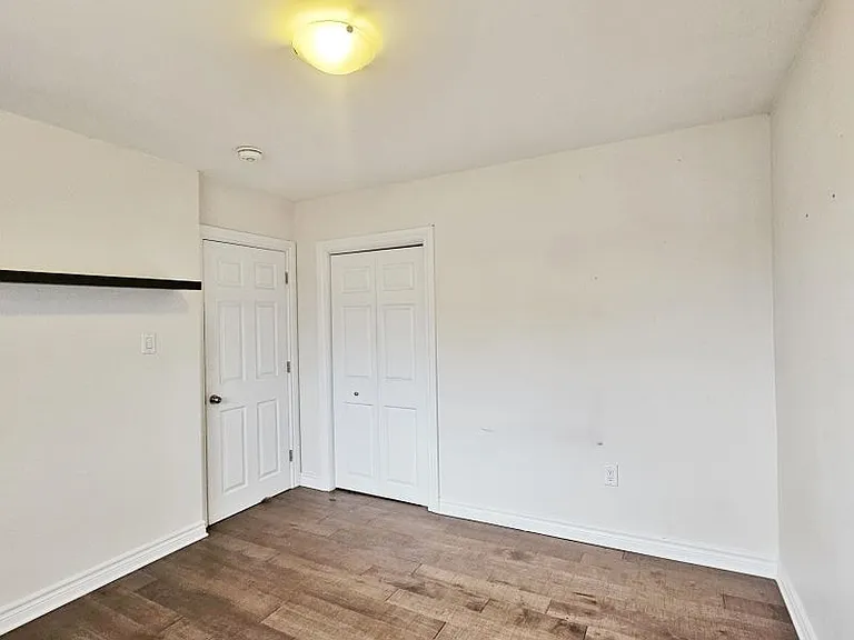 2700 Howe St — Photo 10