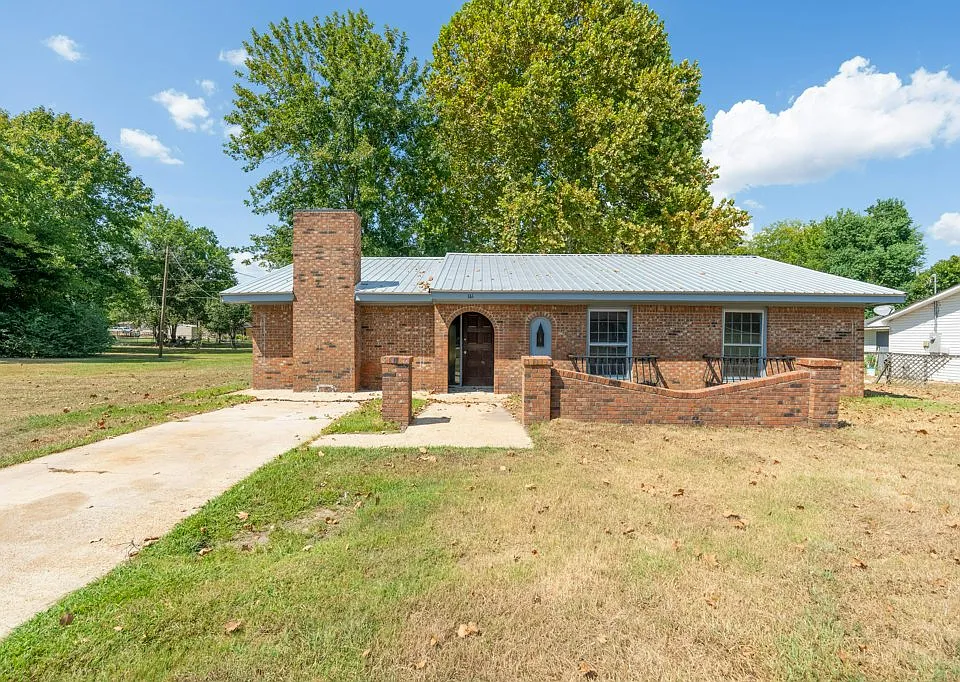 141 Babs Dr