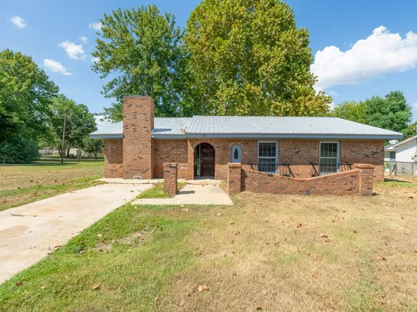 141 Babs Dr, West Point, MS 39773