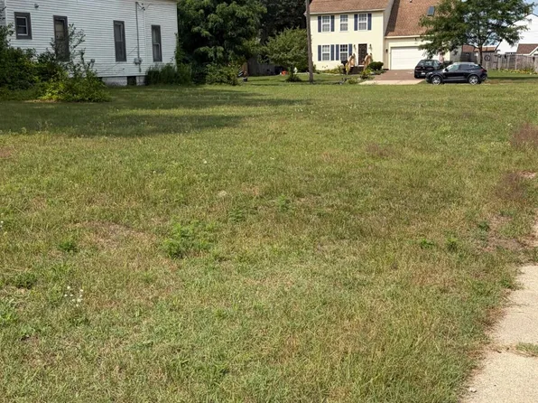 396 Erickson St, Muskegon, MI 49442