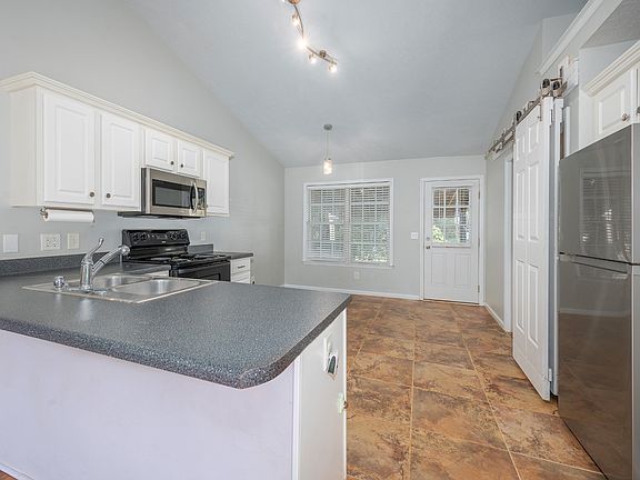 4th image of 712 Dellwood Dr