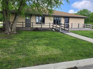 319 Country Club Dr, Belmond, IA 50421