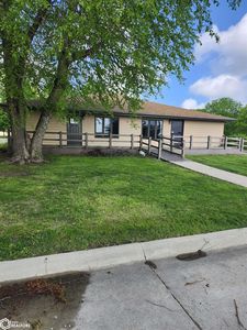 319 Country Club Dr, Belmond, IA, 50421