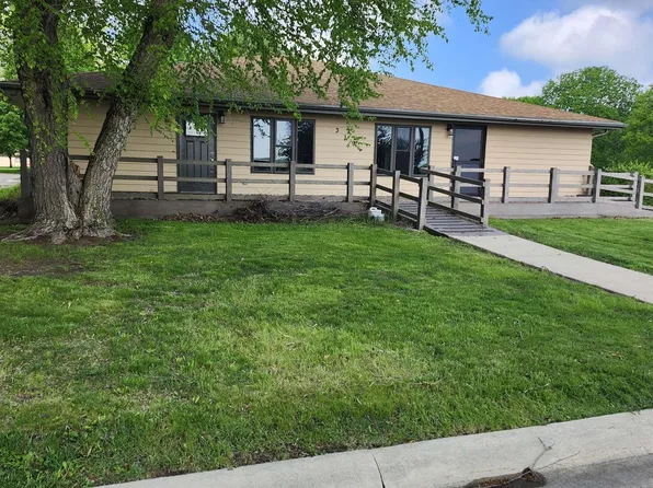 319 Country Club Dr, Belmond, IA 50421