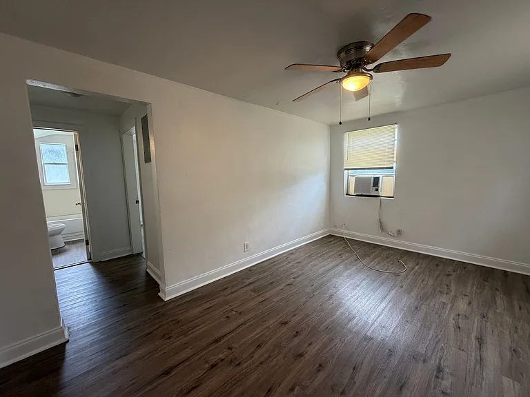 232 Chelsea St #B2 — Photo 2