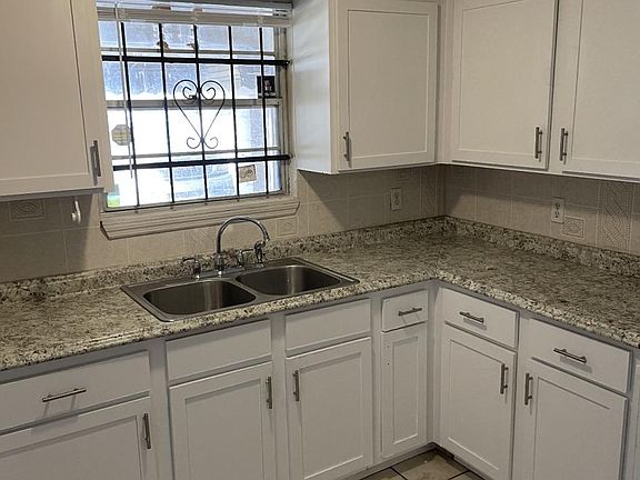 2nd image of 2723 Martha St