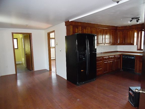 2nd image of 909 Tacey Rd
