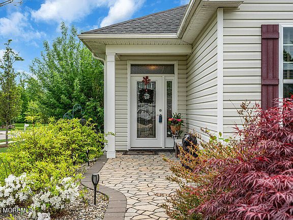 3rd image of 196 Wintergreen Drive