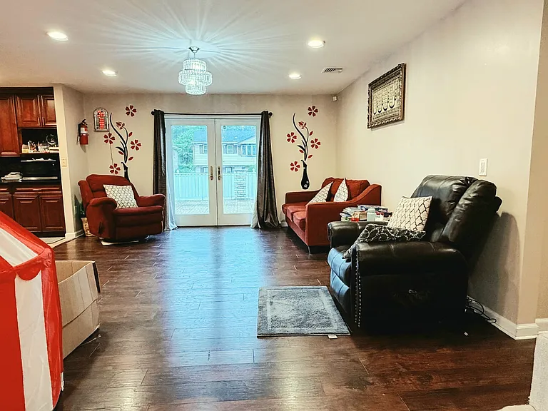 35 Clark Ave — Photo 14