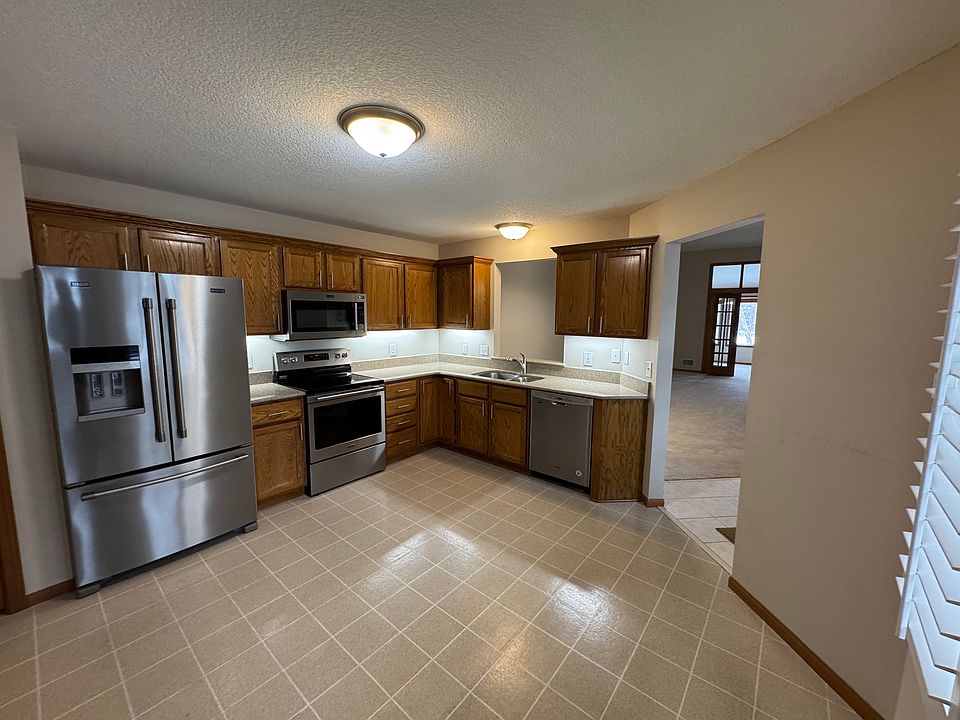 1st image of 10827 Lexington Dr