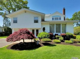 93 Village Dr, Jericho, NY 11753