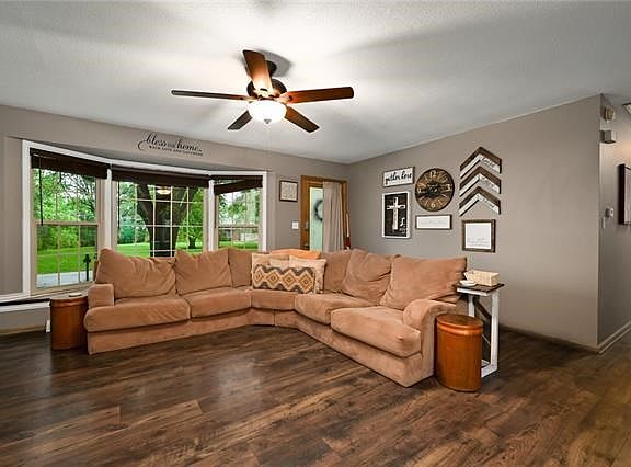 5th image of 3020 Maplewood Dr
