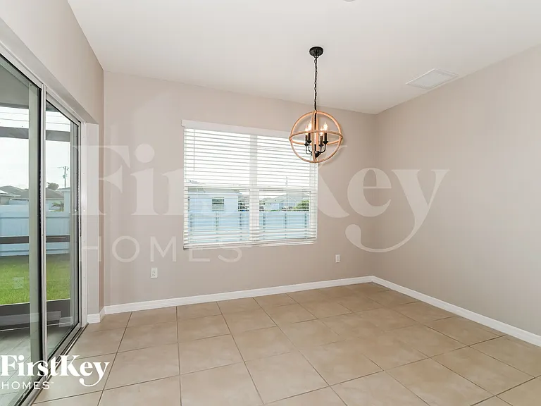 2825 NE 2nd Ave — Photo 5