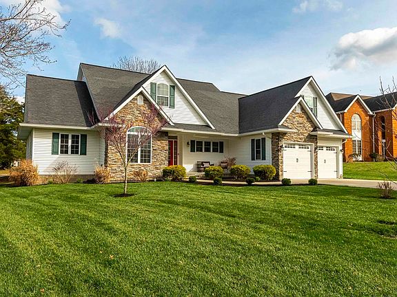 3rd image of 511 Deer Lake Dr W