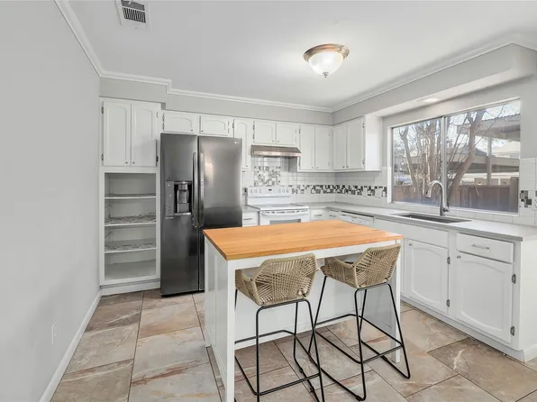 2002 Millay Dr #118, Austin, TX 78752