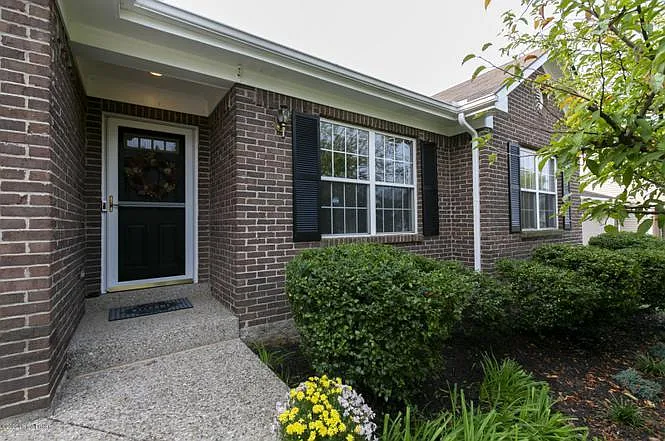 3 bed, 1345 sqft, $2,200 — Photo 2