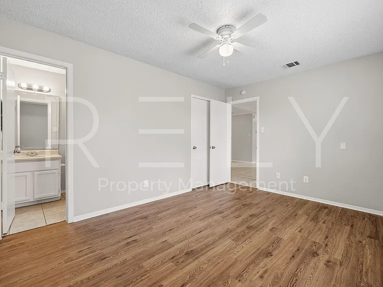 CV-AUS8001 West Gate — Photo 18