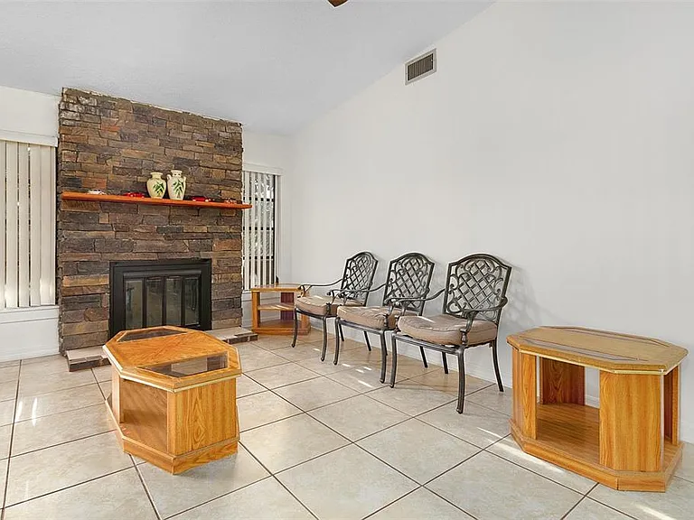 712 E Flag Way — Photo 9