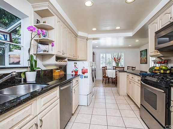 5th image of 10019 Swinton Ave