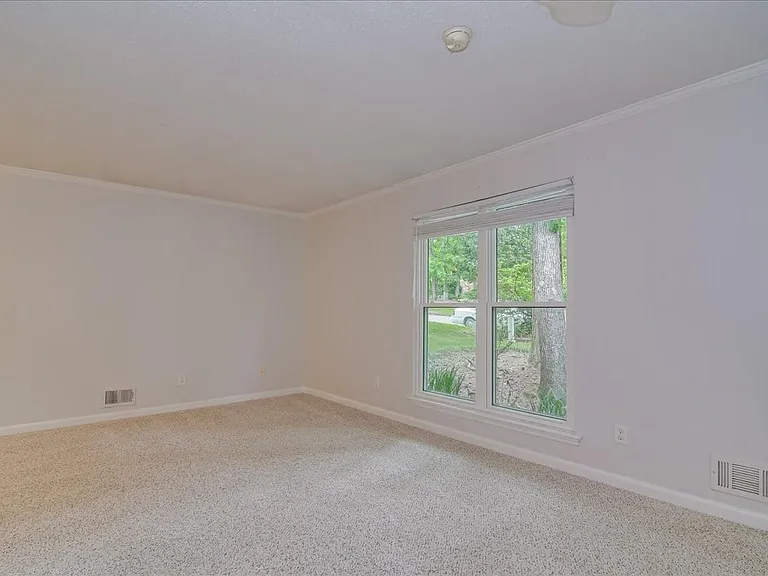 303 Meadowlake Dr — Photo 3