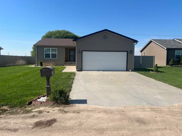 1205 Roxanne Dr, Great Bend, KS 67530