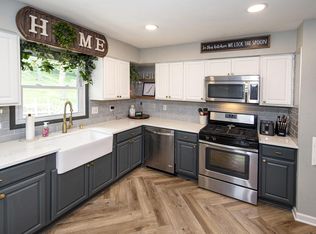 653 Coventry Ln, Hartland, WI 53029