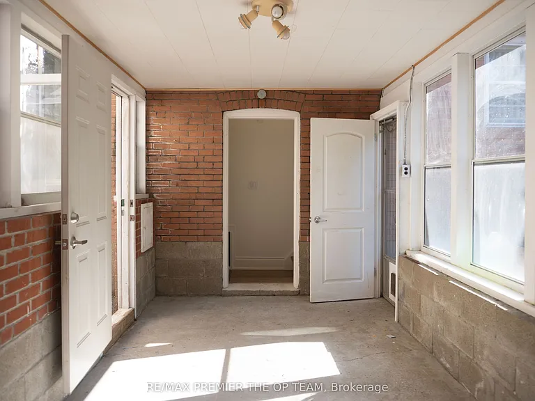 148 Martin Grove Rd #UPPER — Photo 18