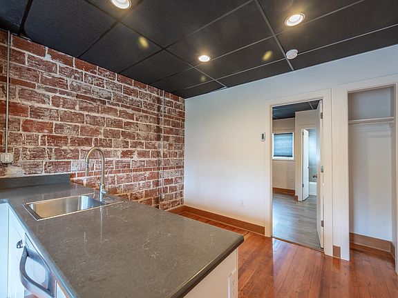 4th image of 5922 N Albina Ave #4