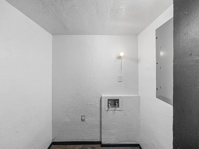 1905 NW Baldwin Ave — Photo 29