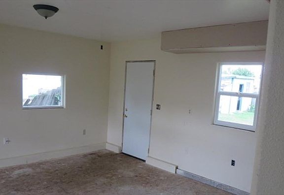 2nd image of 827 E Ladd St