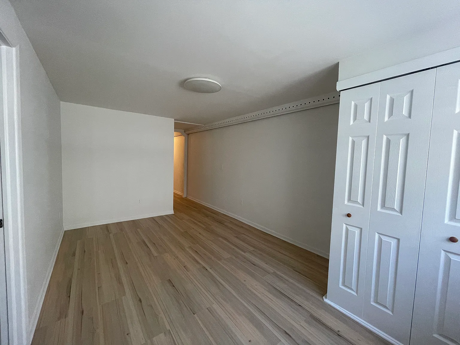 207 Onderdonk Ave — Photo 2