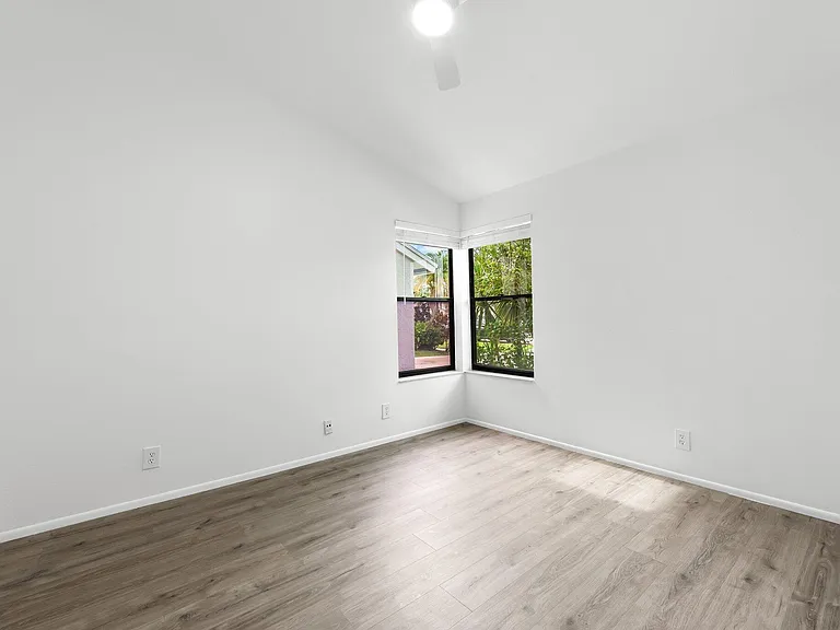 9718 Lancaster Pl — Photo 13