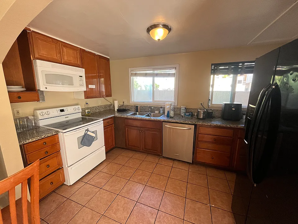 5809 Lindo Paseo #5-room B