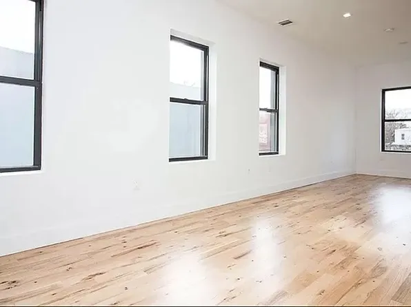 172 Veronica Place image 6 of 12