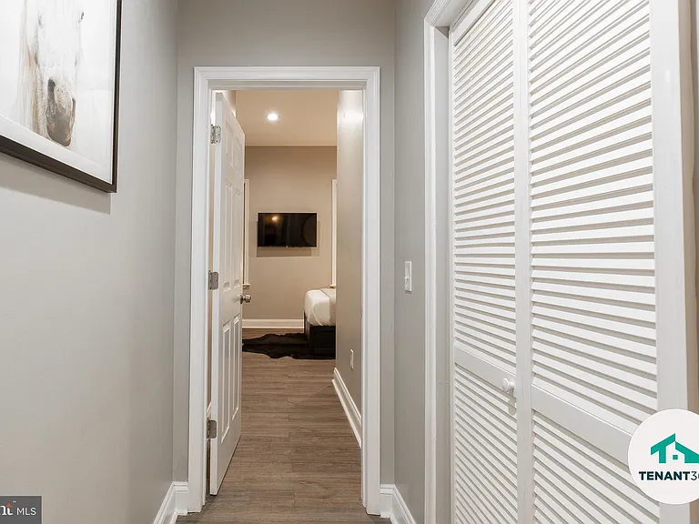 3221 Noble St #4 — Photo 7