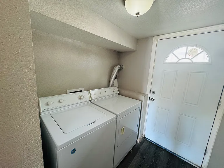 35 Yorkshire Rd — Photo 11