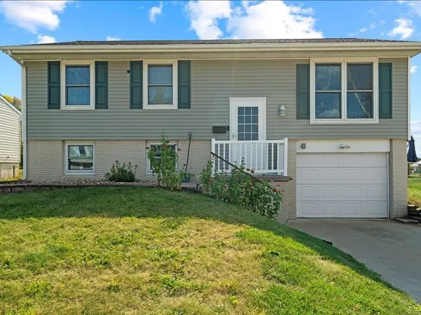 6033 Sharon Ln NW, Cedar Rapids, IA 52405