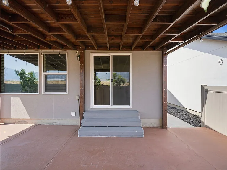 394 W Parkway Dr — Photo 33