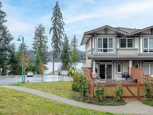 5900 Beachgate Ln, Sechelt, BC V0N 3A3