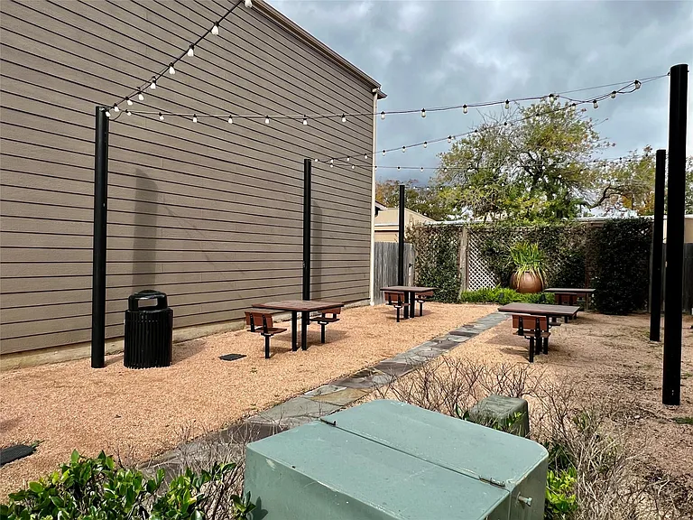 10916 Cannes Memorial Dr — Photo 35