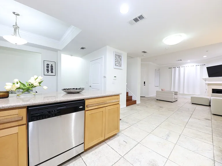 53 N Michigan Ave — Photo 10