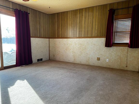 5th image of 801 Troendle St SE