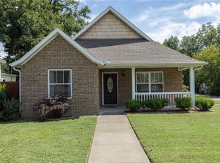 122 S Collins Ave, Gentry, AR 72734